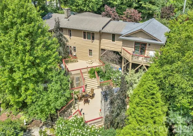 Photo 2 of Single family home for sale at 241 Wonderland Trl, Blowing Rock, NC 28605 | MLS# 4422812 | Listing updated on 2026-09-11