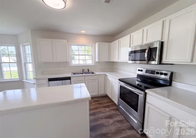 Photo 2 of Sale Pending at 3527 Mallory Taylor Ln, Charlotte, NC 28216 | MLS# 4422818 | Listing updated on 2026-09-14