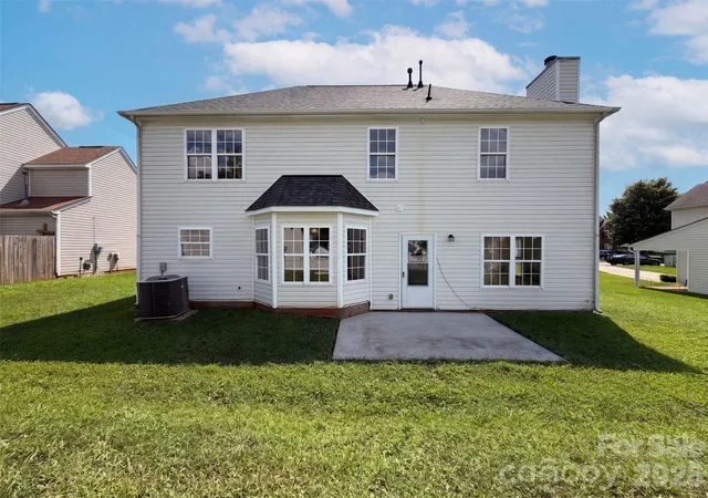 Photo 4 of Sale Pending at 3527 Mallory Taylor Ln, Charlotte, NC 28216 | MLS# 4422818 | Listing updated on 2026-09-14