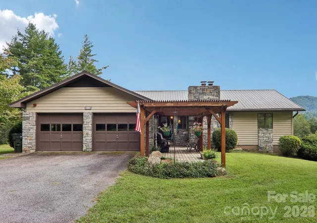 Photo 1 of Single family home for sale at 212 Rocky Meadow Ln, Etowah, NC 28729 | MLS# 4422905 | Listing updated on 2026-09-13