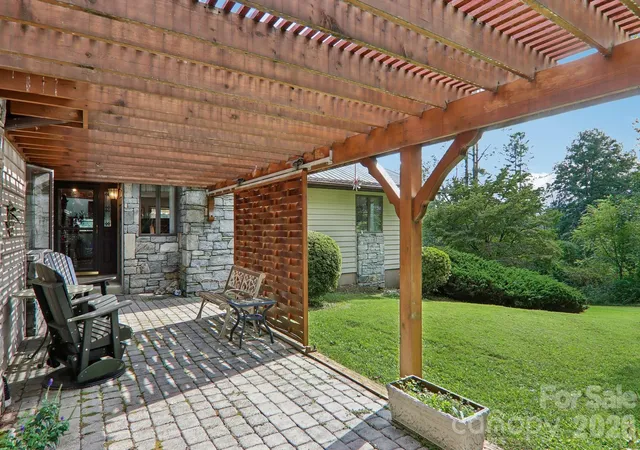 Photo 3 of Single family home for sale at 212 Rocky Meadow Ln, Etowah, NC 28729 | MLS# 4422905 | Listing updated on 2026-09-13