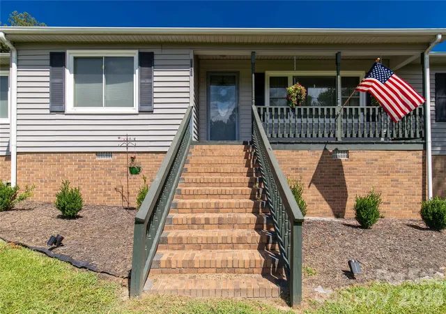 Photo 2 of Single family home for sale at 1009 Hollow Rd, Chester, SC 29706 | MLS# 4422913 | Listing updated on 2026-09-15
