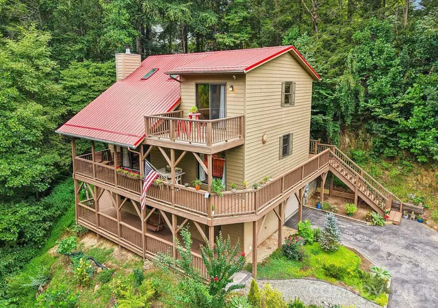 Photo 2 of Single family home for sale at 36 Nicholas Ln, Maggie Valley, NC 28751 | MLS# 4422932 | Listing updated on 2026-10-08