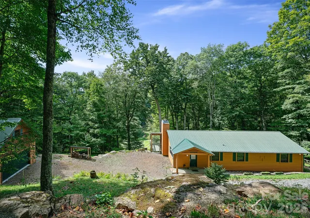 Photo 3 of Single family home for sale at 73 Oak Ridge Ct, Mars Hill, NC 28754 | MLS# 4422938 | Listing updated on 2026-09-11