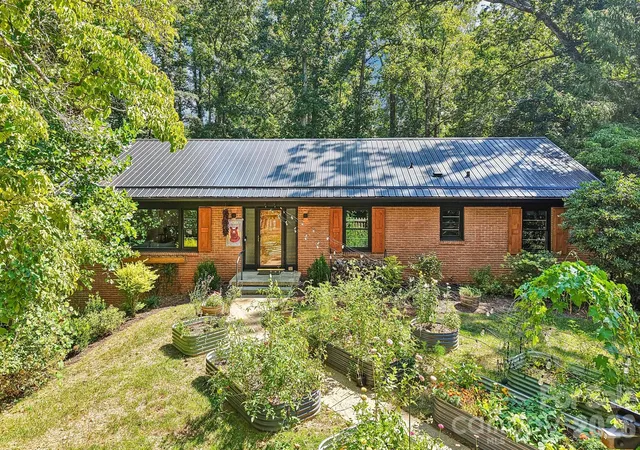Photo 1 of Single family home for sale at 333 Kenilworth Rd, Asheville, NC 28805 | MLS# 4422949 | Listing updated on 2026-09-11