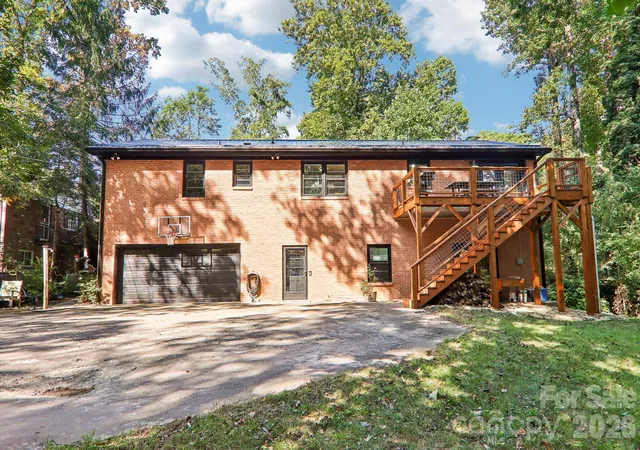 Photo 2 of Single family home for sale at 333 Kenilworth Rd, Asheville, NC 28805 | MLS# 4422949 | Listing updated on 2026-09-11