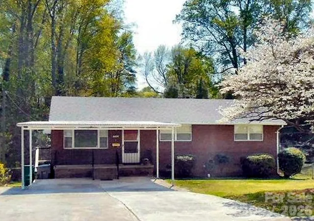 Photo 2 of Single family home for sale at 710 Manhasset Rd, Charlotte, NC 28209 | MLS# 4422965 | Listing updated on 2026-09-25