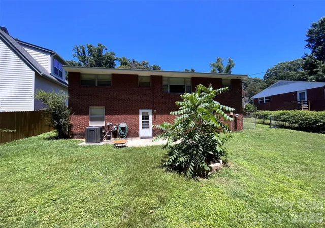 Photo 4 of Single family home for sale at 710 Manhasset Rd, Charlotte, NC 28209 | MLS# 4422965 | Listing updated on 2026-10-07