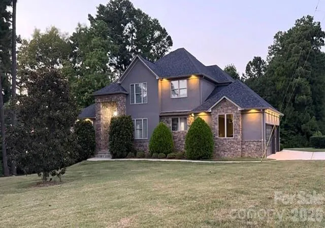 Photo 3 of Single family home for sale at 8007 Glen Abbey Cir, Stanley, NC 28164 | MLS# 4423031 | Listing updated on 2026-09-15