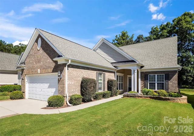 Photo 1 of Single family home for sale at 1966 Links View Dr, Fort Mill, SC 29707 | MLS# 4423077 | Listing updated on 2026-09-22