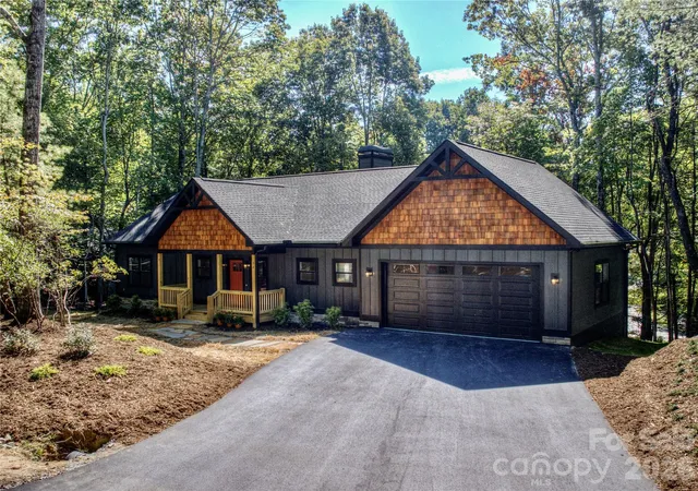 Photo 1 of Single family home for sale at 32 Ossarooga Ct, Brevard, NC 28712 | MLS# 4423106 | Listing updated on 2026-09-13