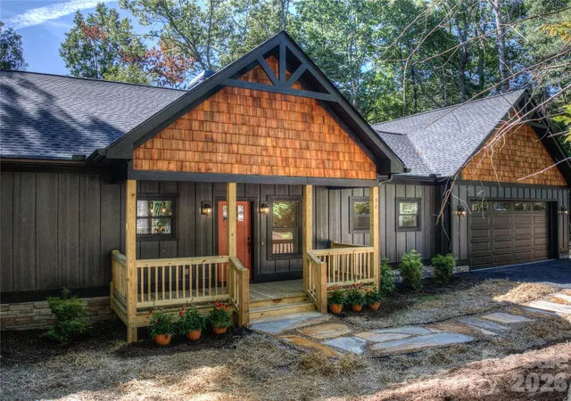Photo 3 of Single family home for sale at 32 Ossarooga Ct, Brevard, NC 28712 | MLS# 4423106 | Listing updated on 2026-09-13
