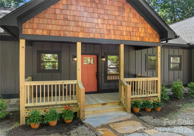 Photo 3 of Single family home for sale at 32 Ossarooga Ct, Brevard, NC 28712 | MLS# 4423106 | Listing updated on 2026-09-13