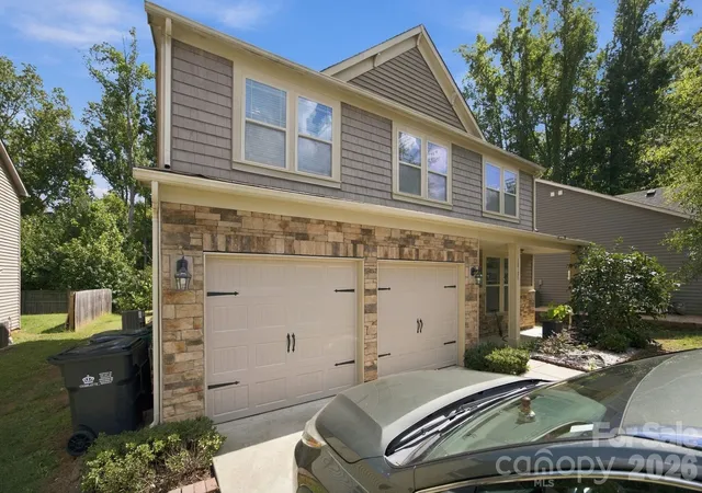 Photo 3 of Single family home for sale at 10124 Michael Xing Dr, Charlotte, NC 28213 | MLS# 4423146 | Listing updated on 2026-09-13