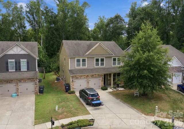 Photo 4 of Single family home for sale at 10124 Michael Xing Dr, Charlotte, NC 28213 | MLS# 4423146 | Listing updated on 2026-09-13