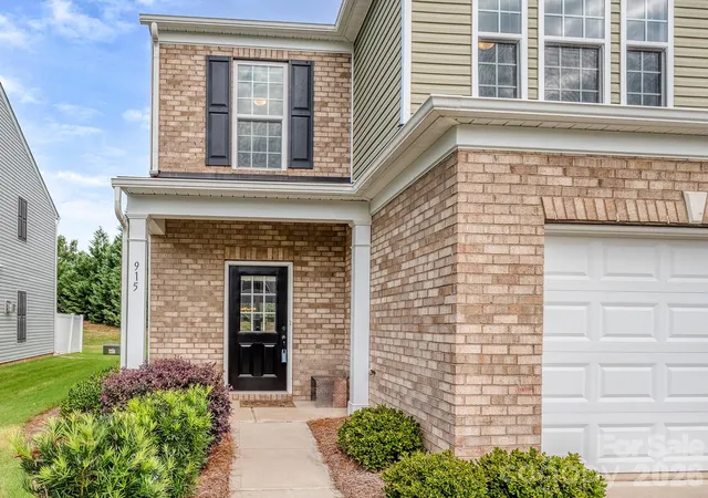 Photo 3 of Townhouse for sale at 915 Wicawa Rd, Fort Mill, SC 29708 | MLS# 4423152 | Listing updated on 2026-09-12