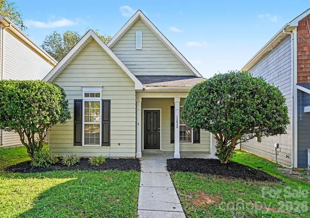 Photo 2 of Single family home for sale at 13640 Swinton Rd, Huntersville, NC 28078 | MLS# 4423157 | Listing updated on 2026-09-23