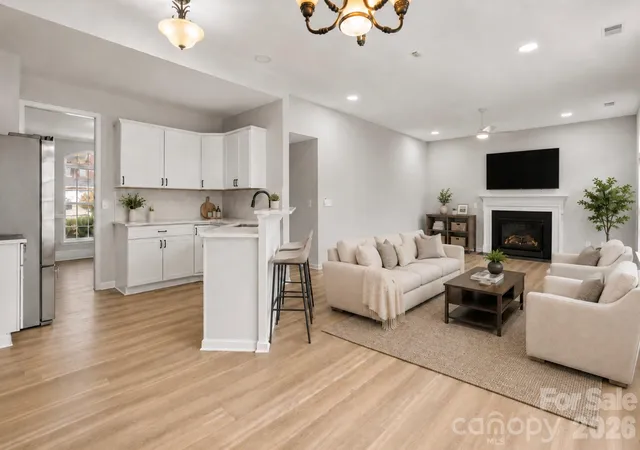 Photo 3 of Single family home for sale at 11619 Planters Ests Dr, Charlotte, NC 28278 | MLS# 4423181 | Listing updated on 2026-10-08