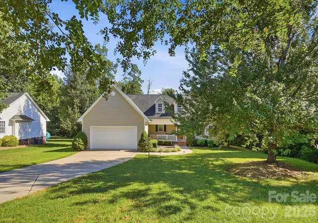 Photo 2 of Single family home for sale at 6530 Fly A Way Dr, Denver, NC 28037 | MLS# 4423192 | Listing updated on 2026-10-04