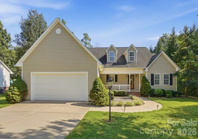 Photo 3 of Single family home for sale at 6530 Fly A Way Dr, Denver, NC 28037 | MLS# 4423192 | Listing updated on 2026-10-04