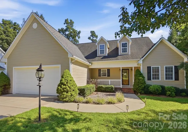 Photo 3 of Single family home for sale at 6530 Fly A Way Dr, Denver, NC 28037 | MLS# 4423192 | Listing updated on 2026-10-04