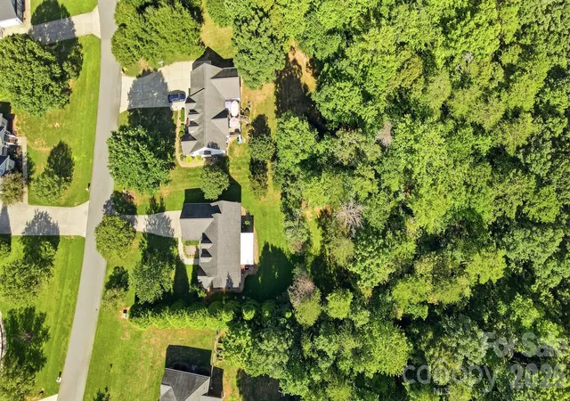 Photo 4 of Single family home for sale at 6530 Fly A Way Dr, Denver, NC 28037 | MLS# 4423192 | Listing updated on 2026-10-04