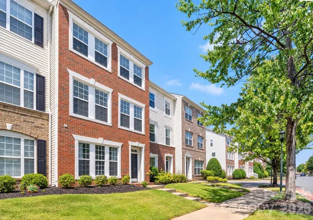 Photo 2 of Townhouse for sale at 9810 Kings Parade Blvd, Charlotte, NC 28273 | MLS# 4423206 | Listing updated on 2026-09-13