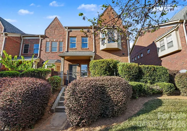 Photo 3 of Townhouse for sale at 4670 Dabney Vigor Dr, Charlotte, NC 28209 | MLS# 4423227 | Listing updated on 2026-09-14