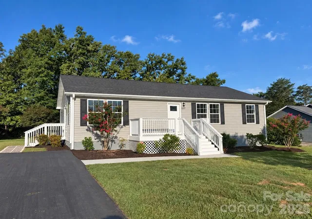 Photo 1 of Single family home for sale at 5217 Canterbury Dr, Conover, NC 28613 | MLS# 4423243 | Listing updated on 2026-09-23