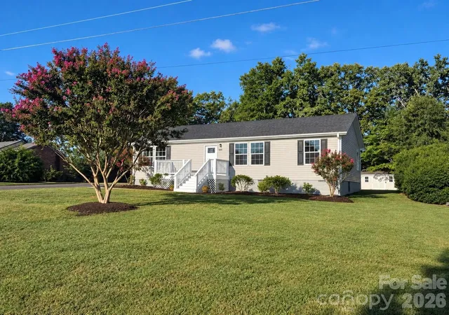 Photo 2 of Single family home for sale at 5217 Canterbury Dr, Conover, NC 28613 | MLS# 4423243 | Listing updated on 2026-09-23