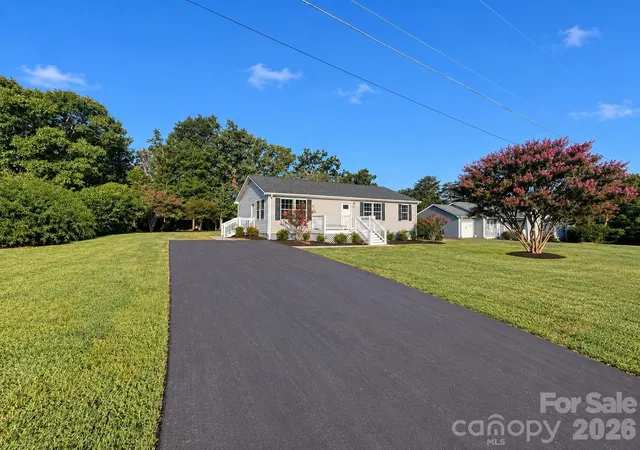 Photo 3 of Single family home for sale at 5217 Canterbury Dr, Conover, NC 28613 | MLS# 4423243 | Listing updated on 2026-09-23
