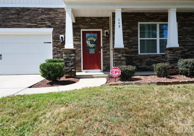 Photo 4 of Single family home for sale at 113 Meadow Strm Dr, Mount Holly, NC 28120 | MLS# 4423251 | Listing updated on 2026-10-05