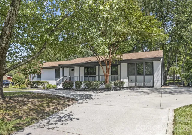 Photo 2 of Single family home for sale at 614 S Magnolia St, Mooresville, NC 28115 | MLS# 4423276 | Listing updated on 2026-09-23