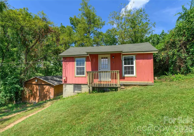 Photo 2 of Single family home for sale at 20 View St, Asheville, NC 28804 | MLS# 4423294 | Listing updated on 2026-09-15
