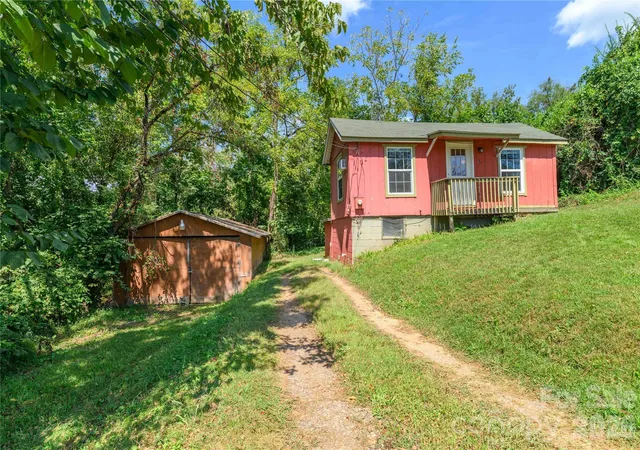 Photo 3 of Single family home for sale at 20 View St, Asheville, NC 28804 | MLS# 4423294 | Listing updated on 2026-09-15