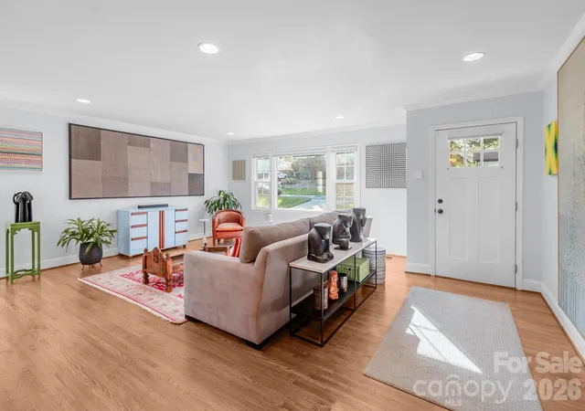 Photo 2 of Single family home for sale at 5917 Doncaster Dr, Charlotte, NC 28211 | MLS# 4423305 | Listing updated on 2026-10-08