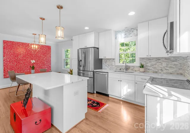 Photo 4 of Single family home for sale at 5917 Doncaster Dr, Charlotte, NC 28211 | MLS# 4423305 | Listing updated on 2026-10-08