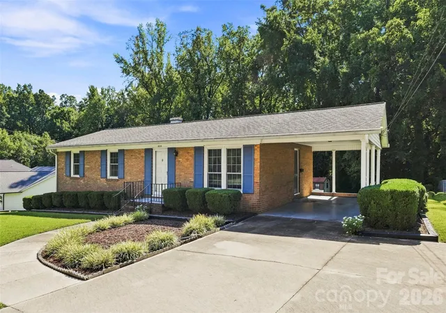 Photo 3 of Single family home for sale at 628 Sedgefield St SW, Concord, NC 28025 | MLS# 4423342 | Listing updated on 2026-09-11