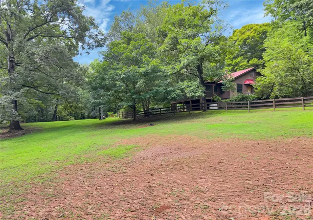 Photo 1 of Single family home for sale at 989 Fox Mountain Rd, Columbus, NC 28722 | MLS# 4423345 | Listing updated on 2026-09-15