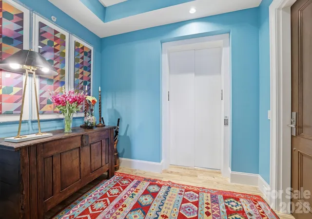 Listing Photo 4 - Condo for sale in building located at 130 Cherokee Rd, Charlotte, NC 28207 - Unit #406