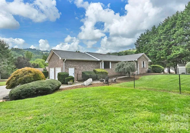Photo 1 of Single family home for sale at 123 Turley Fls Rd, Hendersonville, NC 28739 | MLS# 4423477 | Listing updated on 2026-09-14