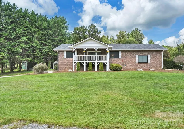 Photo 2 of Single family home for sale at 123 Turley Fls Rd, Hendersonville, NC 28739 | MLS# 4423477 | Listing updated on 2026-09-14