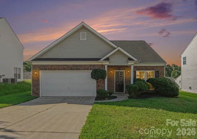 Photo 1 of Single family home for sale at 8935 Hedge Maple Rd, Charlotte, NC 28269 | MLS# 4423524 | Listing updated on 2026-10-20