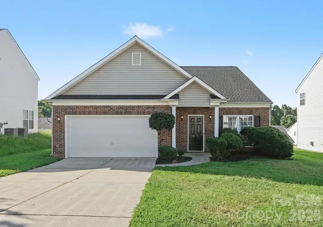 Photo 1 of Single family home for sale at 8935 Hedge Maple Rd, Charlotte, NC 28269 | MLS# 4423524 | Listing updated on 2026-10-20