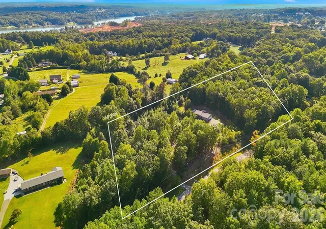 Photo 1 of Single family home for sale at 258 Nine Patch Ln, Taylorsville, NC 28681 | MLS# 4423574 | Listing updated on 2026-10-28