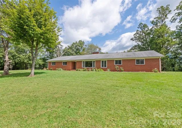 Photo 1 of Single family home for sale at 2968 Dutch Cvs Rd, Canton, NC 28716 | MLS# 4423590 | Listing updated on 2026-09-11