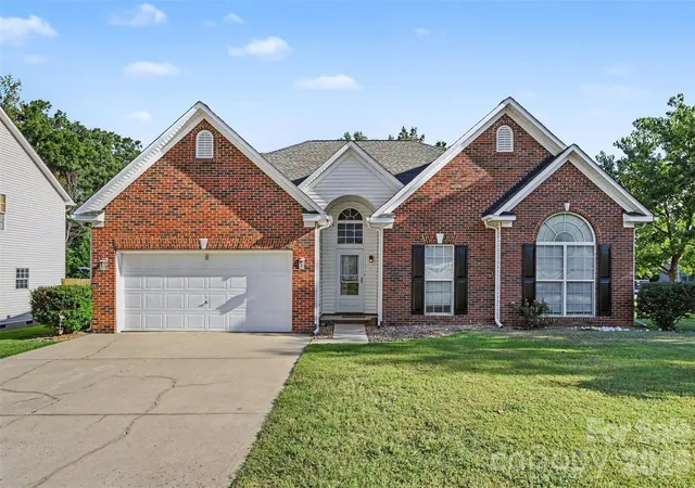 Photo 1 of Single family home for sale at 713 Larkridge Ct, Rock Hill, SC 29730 | MLS# 4423599 | Listing updated on 2026-09-22
