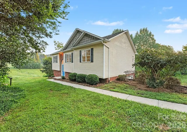 Photo 1 of Single family home for sale at 4750 Dalena Dr, Claremont, NC 28610 | MLS# 4423670 | Listing updated on 2026-10-02