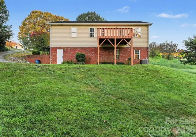 Photo 4 of Single family home for sale at 4750 Dalena Dr, Claremont, NC 28610 | MLS# 4423670 | Listing updated on 2026-10-08