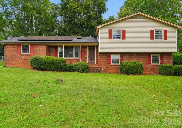 Photo 1 of Single family home for sale at 4036 Elizabeth St, Hickory, NC 28601 | MLS# 4423673 | Listing updated on 2026-09-22